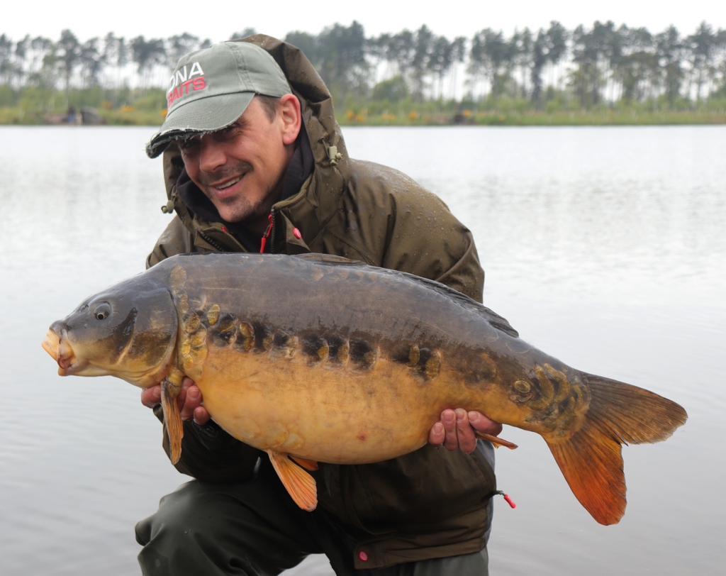 DNABaitsUK's tweet photo. DNA's very own Chris Hornsby found himself amongst the action when he paid a recent visit to Embryo's Norton Disney day-ticket complex, landing four twenties amongst a six-fish catch on Turner’s Lake.
#dnabaits #stickysweet #carpfishing https://t.co/0jlRMwYFIf