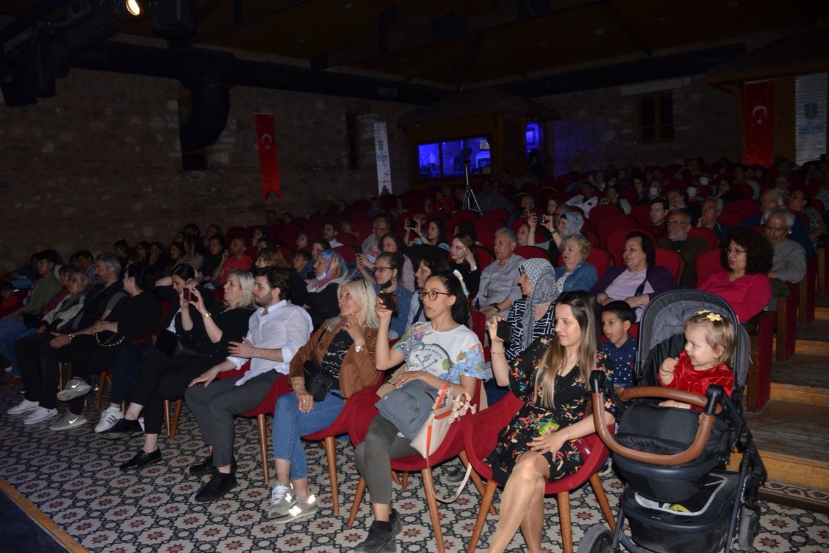 SilivriBel's tweet photo. Atölye Yedili tarafından Önder Yılmaz Sahnemizde gerçekleştirilen Türk Sanat Müziği konseri vatandaşlarımızın beğenisini topladı. https://t.co/P9vZkb78Bf