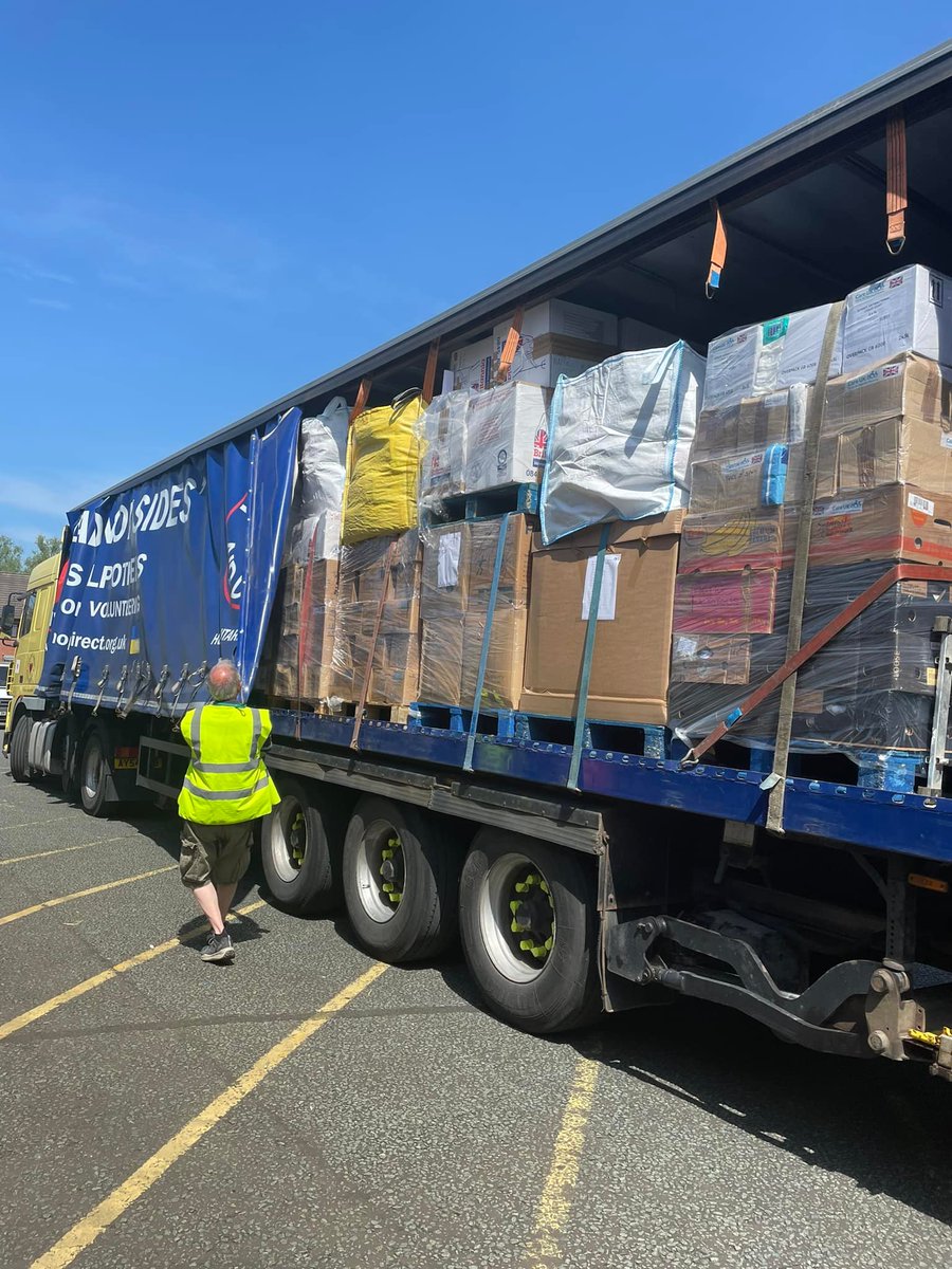 🇺🇦🇺🇦🇺🇦🇺🇦🇺🇦🇺🇦🇺🇦🇺🇦🇺🇦🇺🇦🇺🇦
The Mayor of Northwich came to see the lorry of aid on its way to Ukraine. #MayorofNorthwich
<a href="/hopeandaid/">Hope and Aid Direct</a> have taken our aid to Ukraine.  🥰
#Ukraine #Refugee