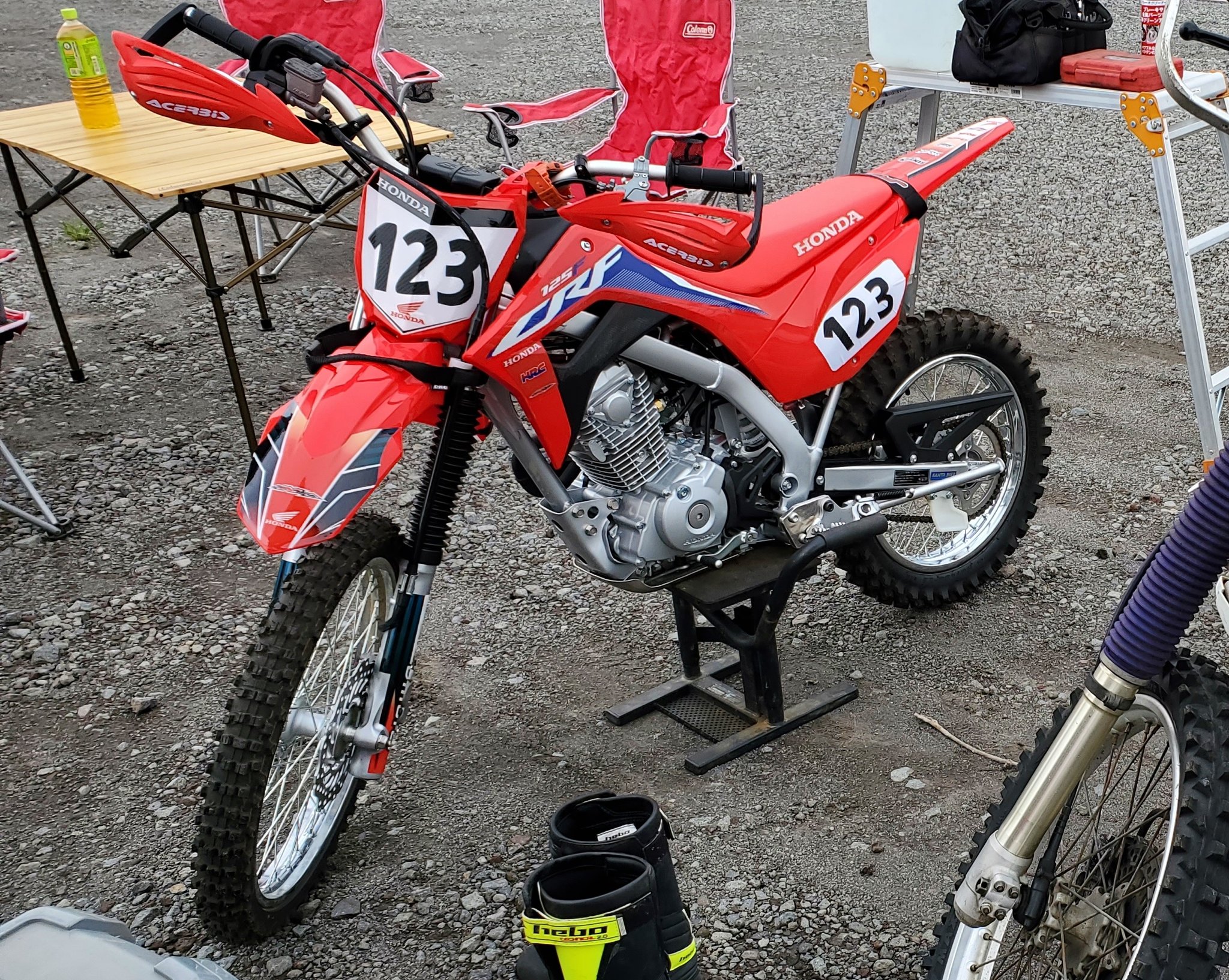 Iku O T A 北九州エンデューロ 洗車 洗濯まで終了 Crf125f 早くないけど小回り効いて上り ガレも問題無し Jncc コースも普通に回れて良かった良かった バックステップ化 でスタンディングも快適 T Co T2ujky5xtx Twitter