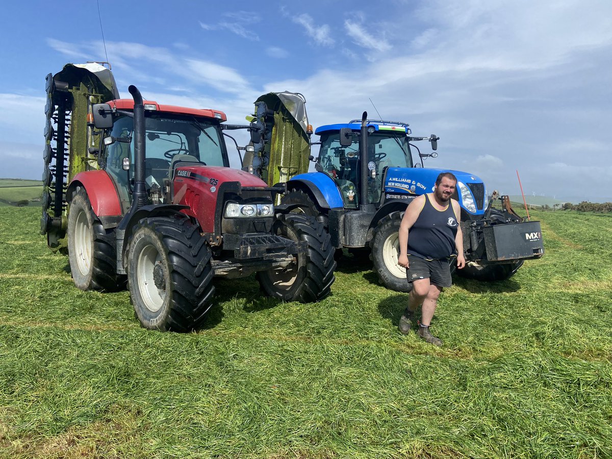 einion_williams's tweet photo. Got a start to the grass on Friday, always say it’s nice to see it come, but it’s nice to see it go by the end of the season to🙈😂 https://t.co/fir9ccwPxu