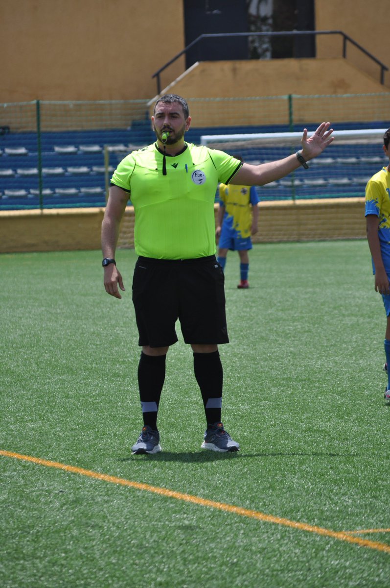 CTARFFCE's tweet photo. 🌞Domingos de fútbol, domingos felices 😊

¡Continuamos! Fútbol y Fútbol Sala 👌, que el balón ⚽ no deje de rodar 🔃

⚫ ⚪
#CTAFFCE
#FFCE
#JuntosPorElFutbolDeCeuta
#CEUTA https://t.co/Hxx9GitFZd