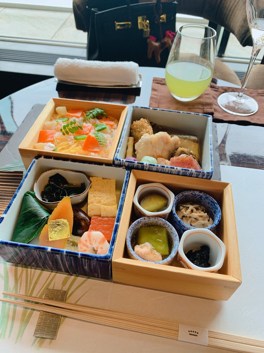 naoko_02's tweet photo. パレスホテルでランチしてきました〜
世界一幸せ空間♡ https://t.co/8O7ykij8aX