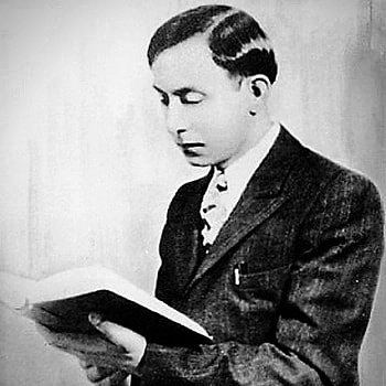 ReubenMuhammad's tweet photo. QUESTION from Friday night Study Circle:
What is Master #WFardMuhammad's Relationship to the #Originator of the Heavens and the Earth? https://t.co/JAjemzDlDh