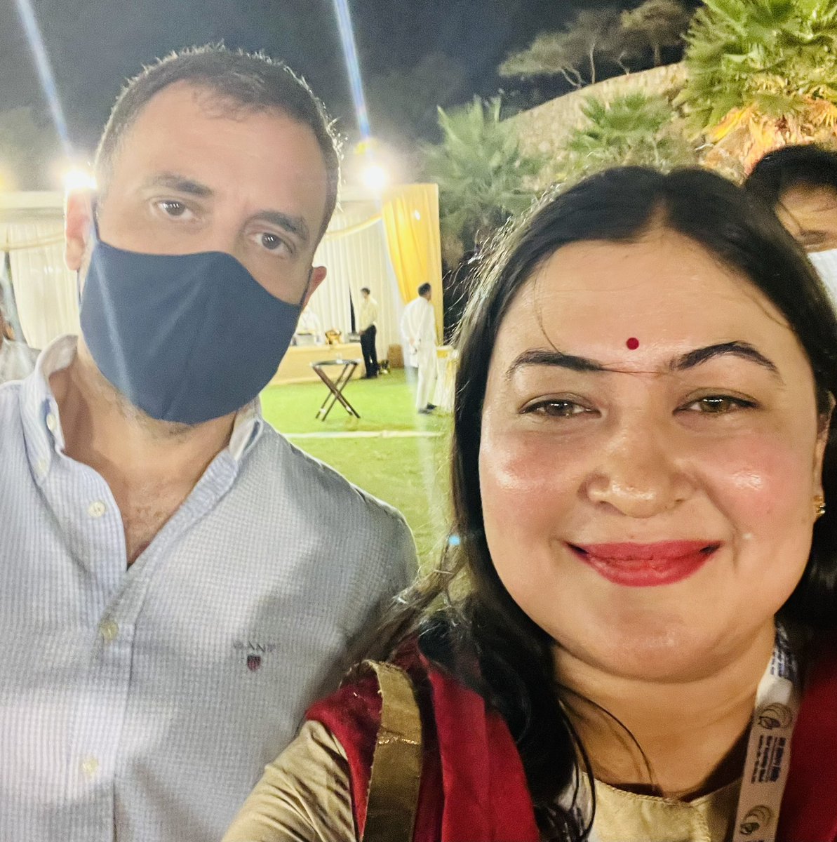 NayakRagini's tweet photo. लोकतंत्र के संरक्षक
संविधान के संरक्षक
जनता की उम्मीद
देश की उम्मीद

मेरे नेता @RahulGandhi जी ✨

#नवसंकल्प_चिंतन_शिविर ✨ https://t.co/i2fH86Mggr