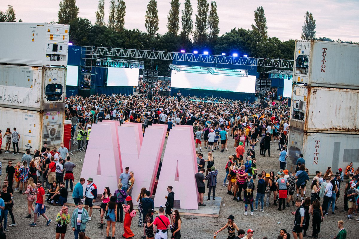 ACHotelBelfast's tweet photo. It's Festival Season!🎶
@AVAFestivalNI is returning to Belfast 3rd-4th June at the Titanic Slipways. 🙌
It is not one to miss!
Book your stay at AC Belfast, located opposite the slipways on the city side of the river → https://t.co/FALUQLsqBF
#AVAFestival #BelfastFestival https://t.co/1a60ZTcj1E