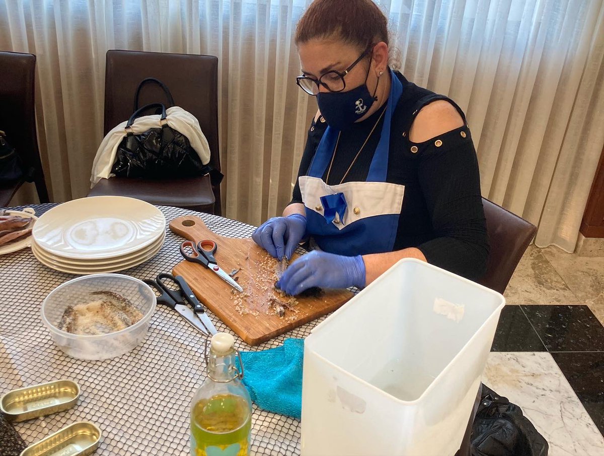 Experiencia gastronómica de anchoas con la Fundación Camino Lebaniego con la colaboración de nuestra sobadora de cabecera Nuria y los Cofrades: Tino Sampedro, Pedro Benavent y Terio Telechea. #cofradíadelaanchoa #santoña #cantabria #cantabriainfinita #cantabriamasxdescubrir