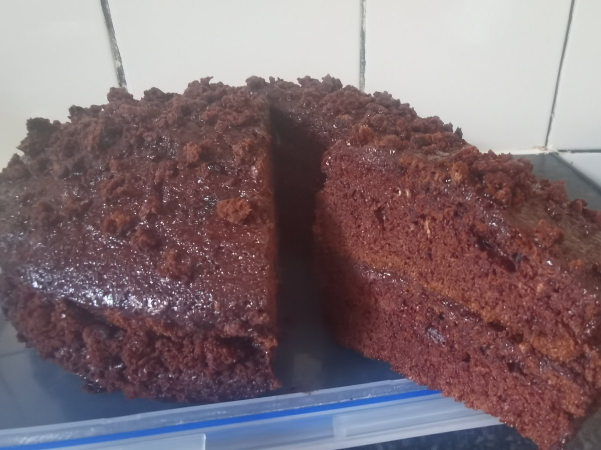 ACakes2021's tweet photo. Brooklyn blackout cake 🍫🍰

Layers of dark chocolate sponge with a rich filling of chocolate custard.

£15. https://t.co/GvzE753UoG