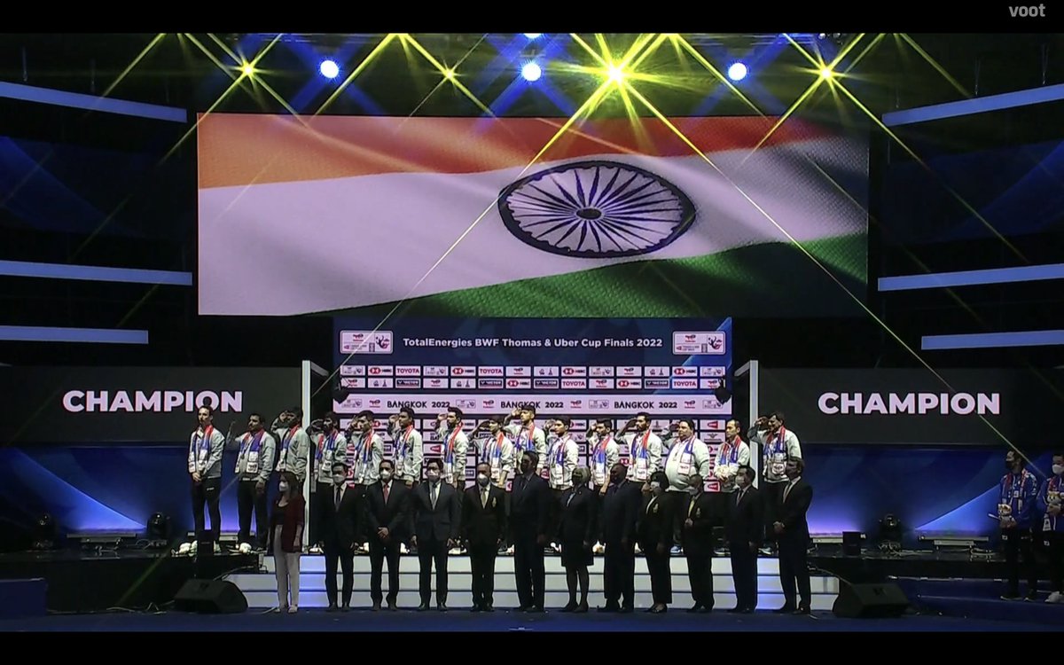 FirstpostSports's tweet photo. India's national anthem rings around the arena for the Thomas Cup champions!

(📸 Voot India)

#ThomasCup2022 #Badminton 🏸 Live: 

https://t.co/wSOSa7KGD6 https://t.co/1mJndA4asG