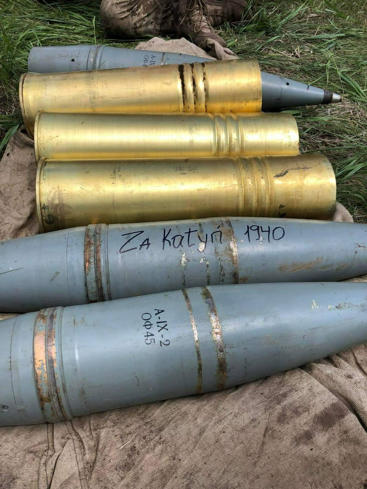 [分享] 烏克蘭的砲彈上出現為了卡廷森林的字樣