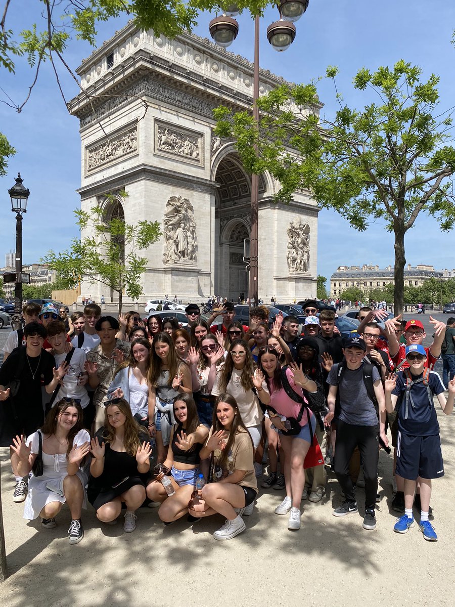 ciaranreade's tweet photo. Yesterday 4th Years visited Le Palais de Versailles, saw the Parisian skyline from the top of the @ArcDeTriomphe &amp; took a river cruise down the Seine! Here are some photos from one of the groups @annmarieclynch @CarolCooke23 @stjosephsrush @LouiseNiChon @JudiOBoyle 🇫🇷☀️🇫🇷 https://t.co/YvC7TPrBfp