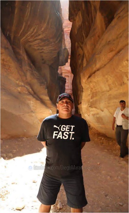 Diego10Querido's tweet photo. Mayo, 2015: Diego visita Petra (Jordania), histórica ciudad a la que definió como "¡UNA MARAVILLA!". https://t.co/Xd6j9GPvSc