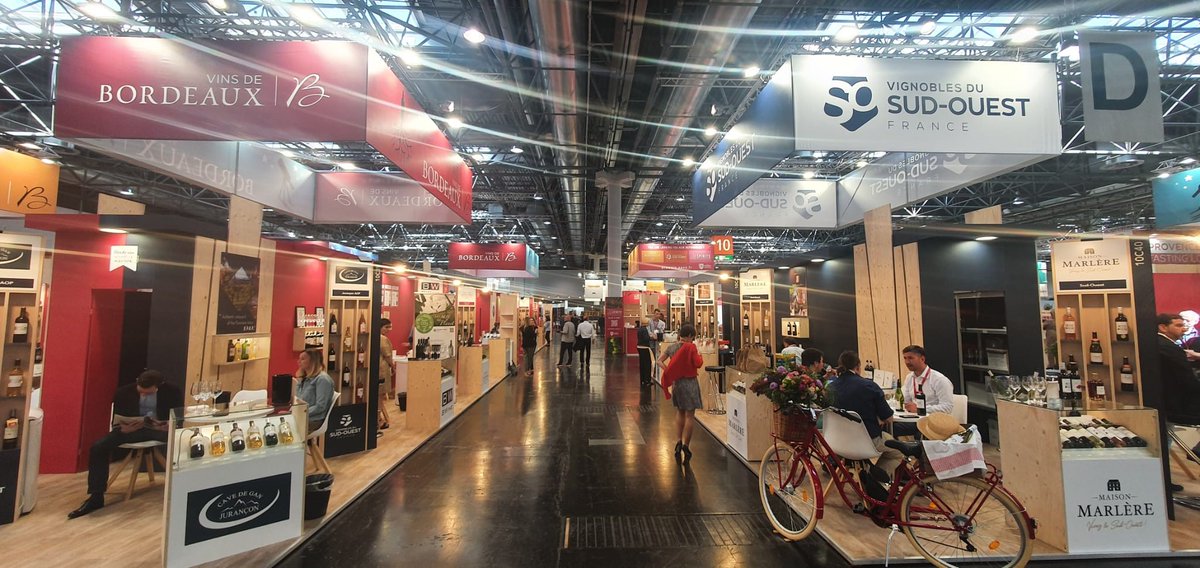 AANA_officiel's tweet photo. Prowein 2022, c'est parti !
Retrouvez nos exposants aquitains dans les halls 7, 10 et 11.
Merci à la @NvelleAquitaine pour son soutien.
Rendez-vous sur le stand 10 C 30 !
#ProWein2022 #winevent #spirits #winetasting #BonjourProwein #TasteFrance https://t.co/vW4Y8Ax9Cp