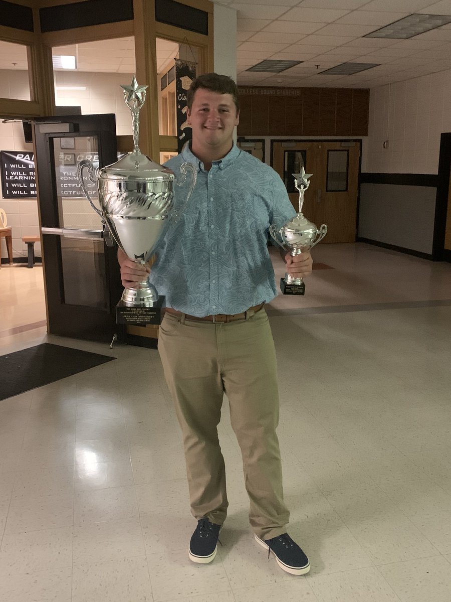 RidgelandTf's tweet photo. Big congratulations to @lcashmontgomery for being selected the Vonn Bell Male Athlete of the year! https://t.co/clGm6xRFDn