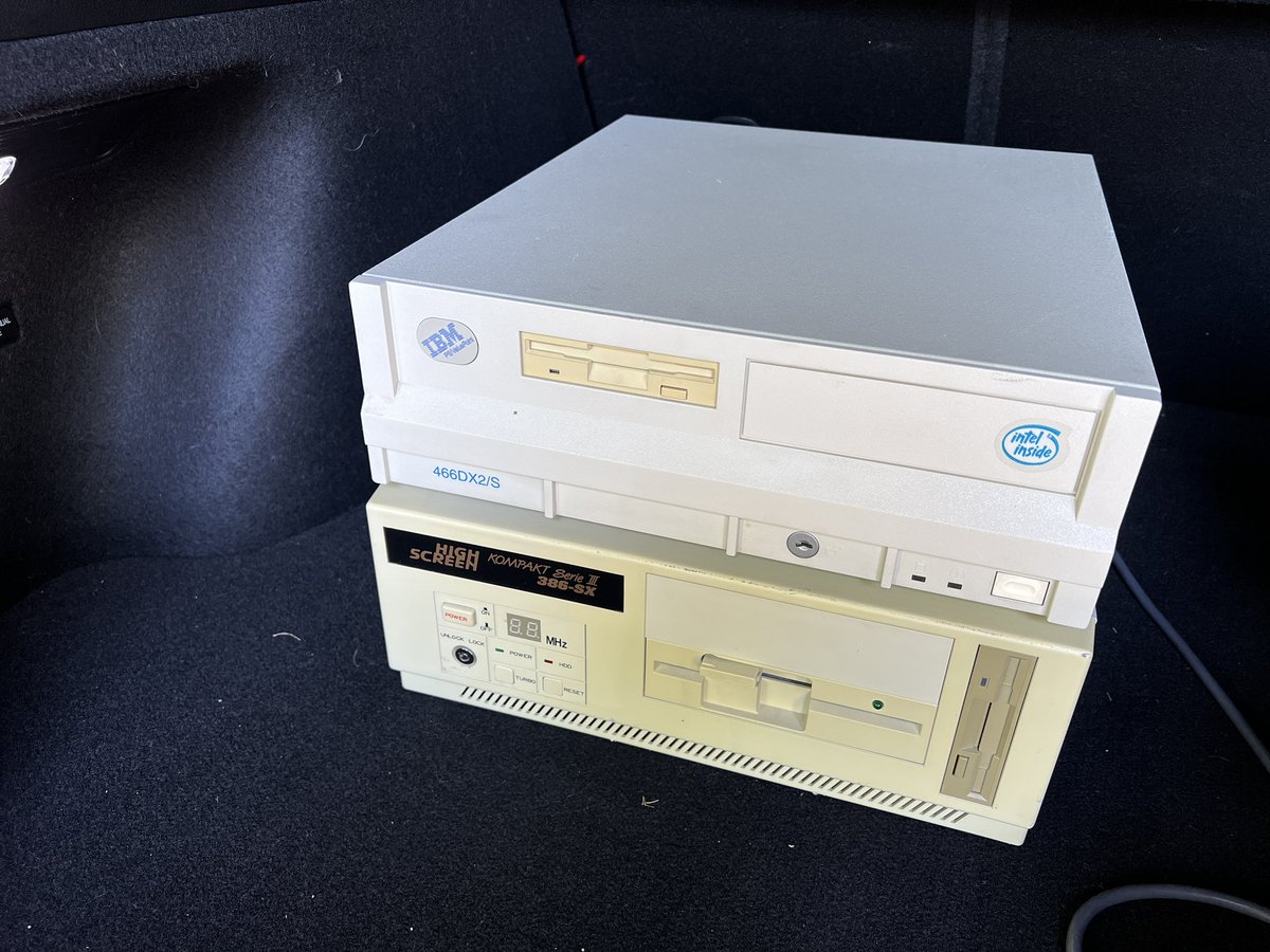 BluemanSL's tweet photo. Ich war einkaufen.
Einen Highscreen Kompakt 386-SX und ein IBM 466DX2/S
#retro #highscreen #retropc #ibm https://t.co/CWFC1tiYbR