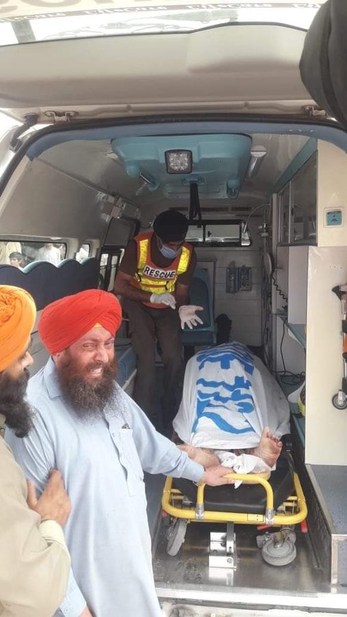TheSummerNews2's tweet photo. Two Sikh shopkeepers killed in Peshawar by unidentified armed assailants.
#thesummernews #peshwarattack #Pakistan https://t.co/i8kMf1iQxt