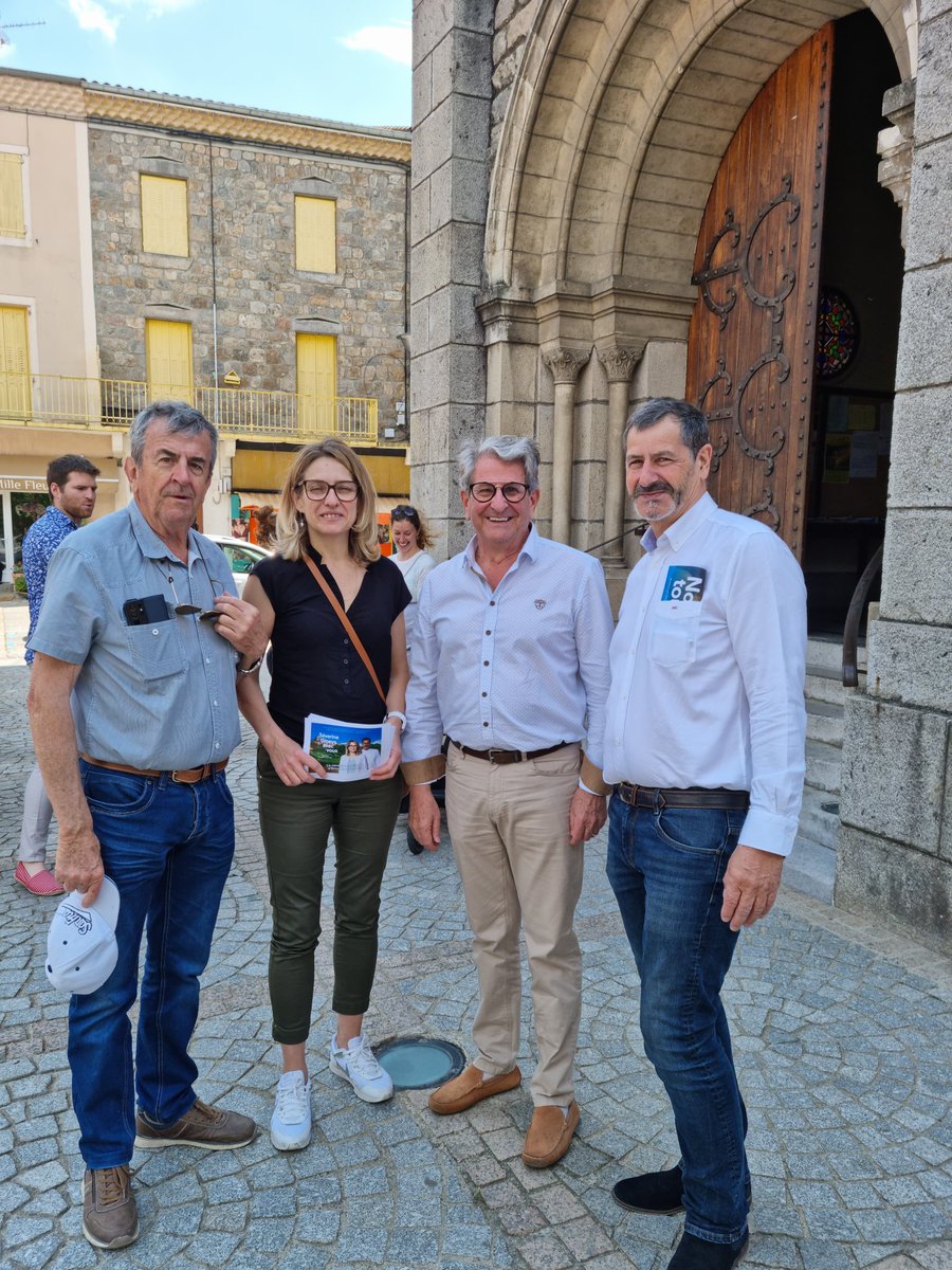 SeverineGineys's tweet photo. #legislatives2022 de village en ville la #ciro107 #Ardèche au plus proche des commerces et des gens. L'enchaînement de sillonner les routes d'Ardèche. Merci ! #leCheylard #arcons https://t.co/2cY8JamDvv