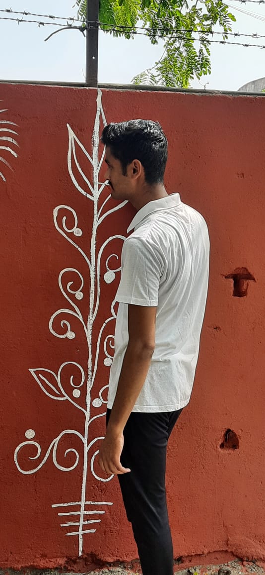 PRODefNgp's tweet photo. Cadets &amp; Ustads of 4 Naval &amp; 20  Maharashtra Bn NCC Nagpur, along with volunteers of "I Clean Nagpur"  &amp; "Save Soil campaign" participated in the cleaning drive in city.

They also facelifted the walls by applying water bound paint &amp; decorating it with Worli Art. 

@HQ_DG_NCC https://t.co/KbjOHSfYL4
