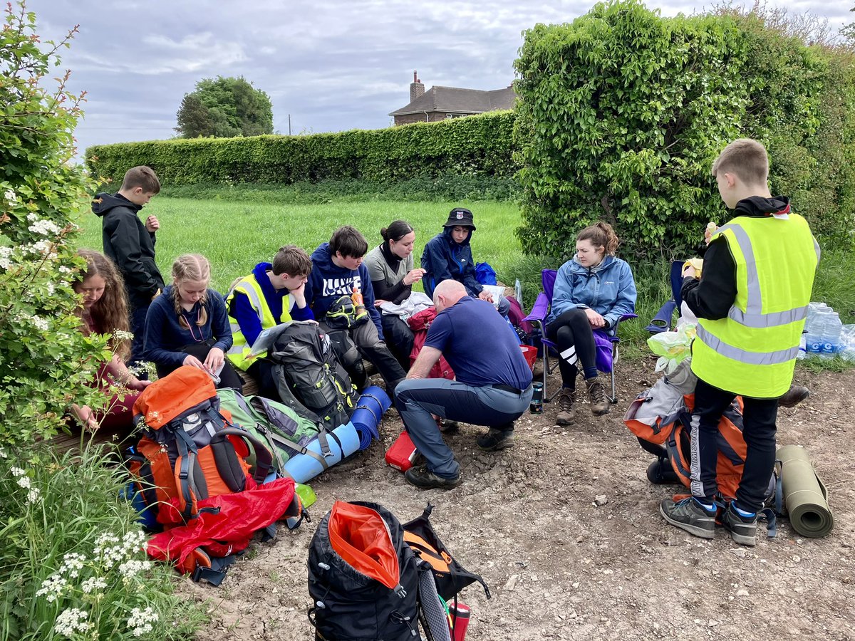Two bronze groups from opposite directions arrived at the water top up together. Time for a catch up and a snack @dofe @OAWintringham #makeadventureshappen #dofe