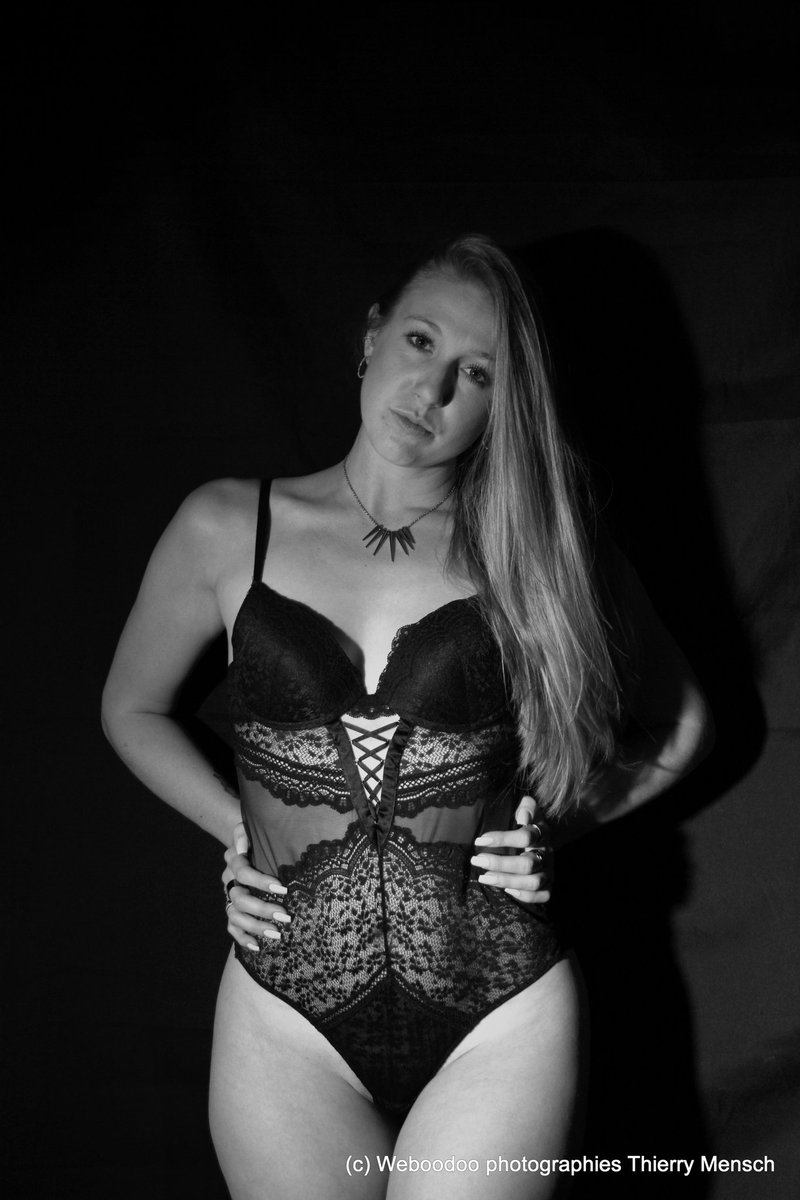 Weboodoo_net's tweet photo. Shooting boudoir en studio avec @dlm_modelephoto 
.
.
n'hésitez pas à commenter pour nous faire connaître votre avis
#shooting  #blackandwhite 
#model_in #boudoirphotography  #beautiful #frenchgirl #boudoir #shootingday #photooftheday
#dedobjectif #noiretblanc #lingerie https://t.co/3B7I70FNPt