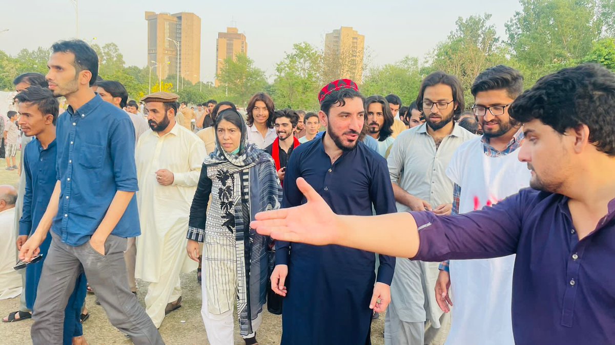 tahirptm's tweet photo. زمونگ د اسلام اباد د PTM ملګرو او د منظور پښتین ځینې عکسونه د افغان کډوالو په #اسلام_اباد کیی یوه احتجاجي کمپ کې د ګډون پرمهال.
#LarAwBar #YoAfghan https://t.co/kvaIdMvPb1