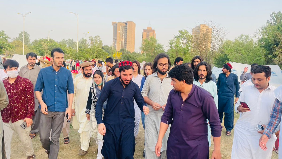 tahirptm's tweet photo. زمونگ د اسلام اباد د PTM ملګرو او د منظور پښتین ځینې عکسونه د افغان کډوالو په #اسلام_اباد کیی یوه احتجاجي کمپ کې د ګډون پرمهال.
#LarAwBar #YoAfghan https://t.co/kvaIdMvPb1