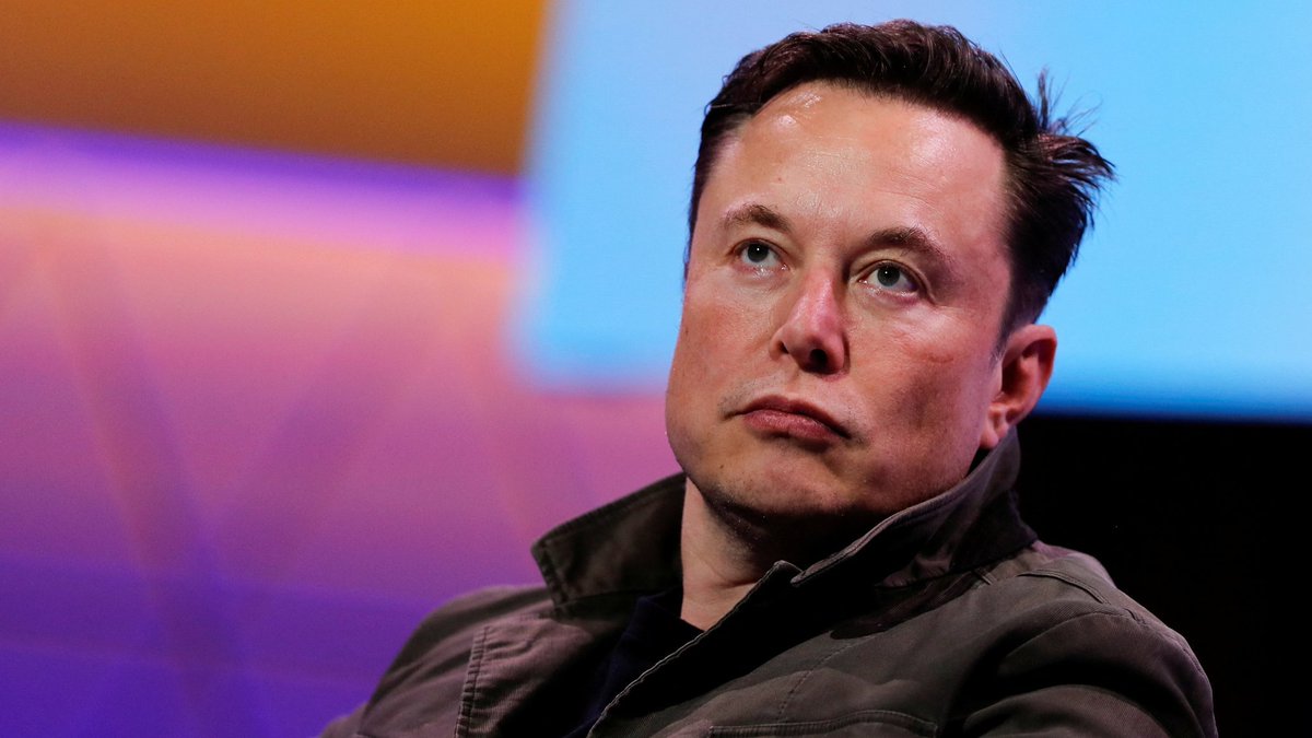 Yeasminrumu's tweet photo. #DonaldTrump says #ElonMusk will not buy Twitter at 'ridiculous price'.😂

#ElonMusk says he’ll end Donald Trump’s Twitter ban.😂
Like seriously??? What's happening guys??😅
#ElonMusk #ElonMuskBuyTwitter #ElonMuskTwitter #TwitterTakeover https://t.co/0pwa7Kxvk9