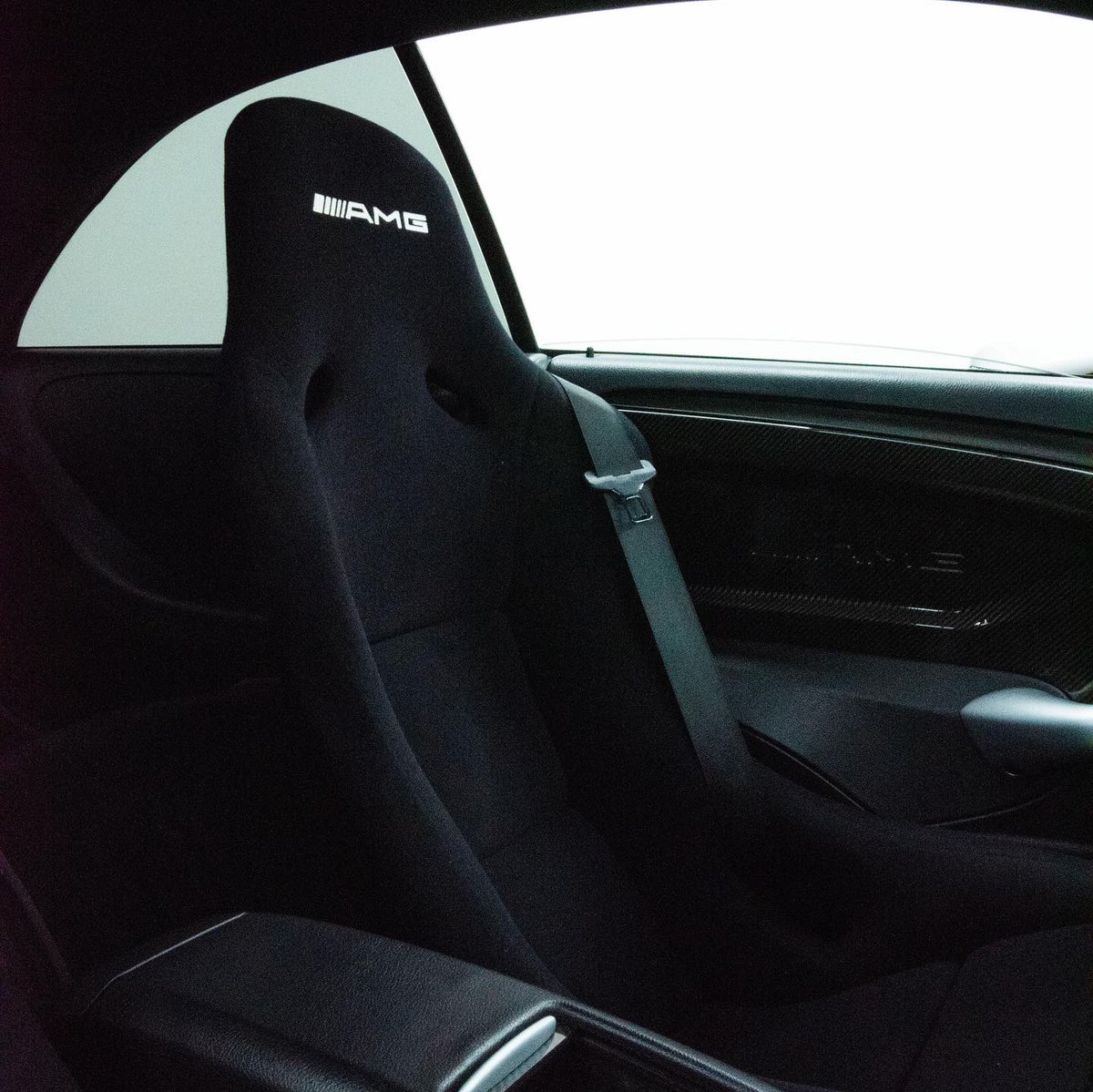 Blast from the Past 🖤⭐️ #NewArrival #BlackSeries #CLK63 
Mercedes CLK 63 AMG BLACK SERIES just arrived into stock!