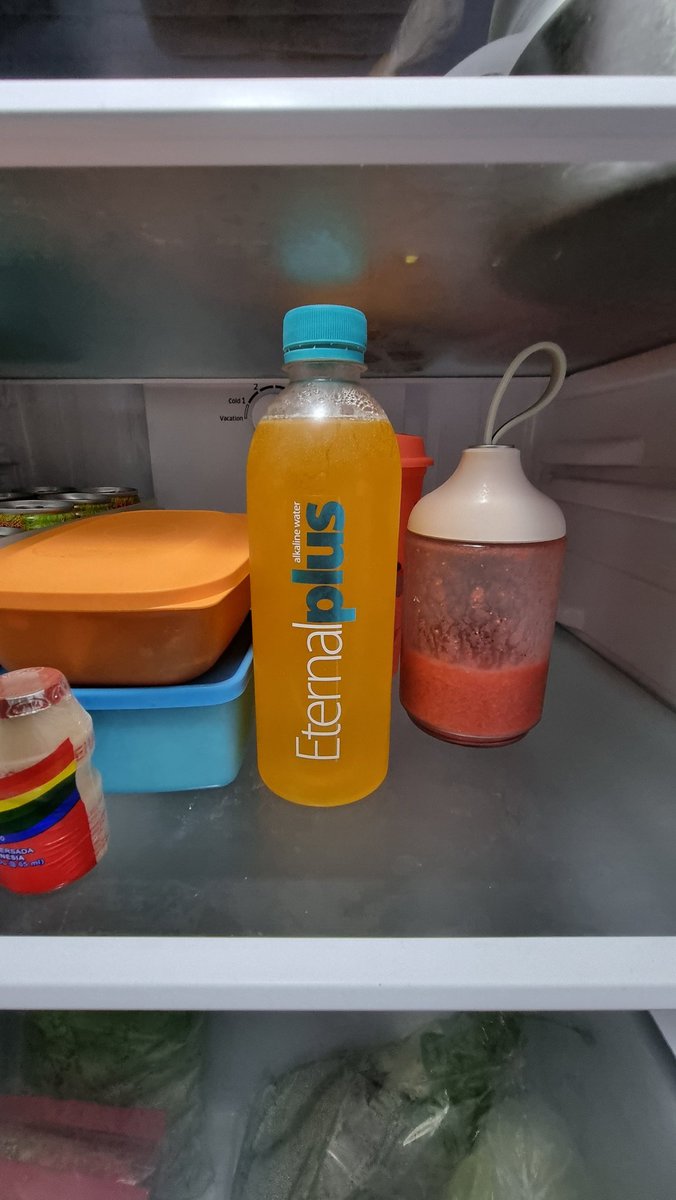 dianayu59's tweet photo. Dari pagi pengen banget buka puasa sama nutrisari dingin + jus strawberry 🙂 seger bgt keknyaaaa wkwk https://t.co/KtbikmY9D9