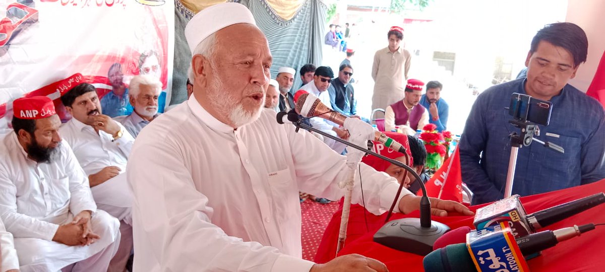 ANPMarkaz's tweet photo. شمولیتی تقریب میں کثیر افراد نے دیگر سیاسی جماعتوں سے مستعفی ہوکر اے این یی میں شمولیت اختیار کی۔ ��س موقع پر ضلعی کابینہ، تحصیلوں کے ذمہ داران اور کثیر تعداد میں دیگر ذمہ داران اور کارکنان بھی موجود تھے۔
#ANP | #ANPUpperDir https://t.co/ZM7tXt5BQt