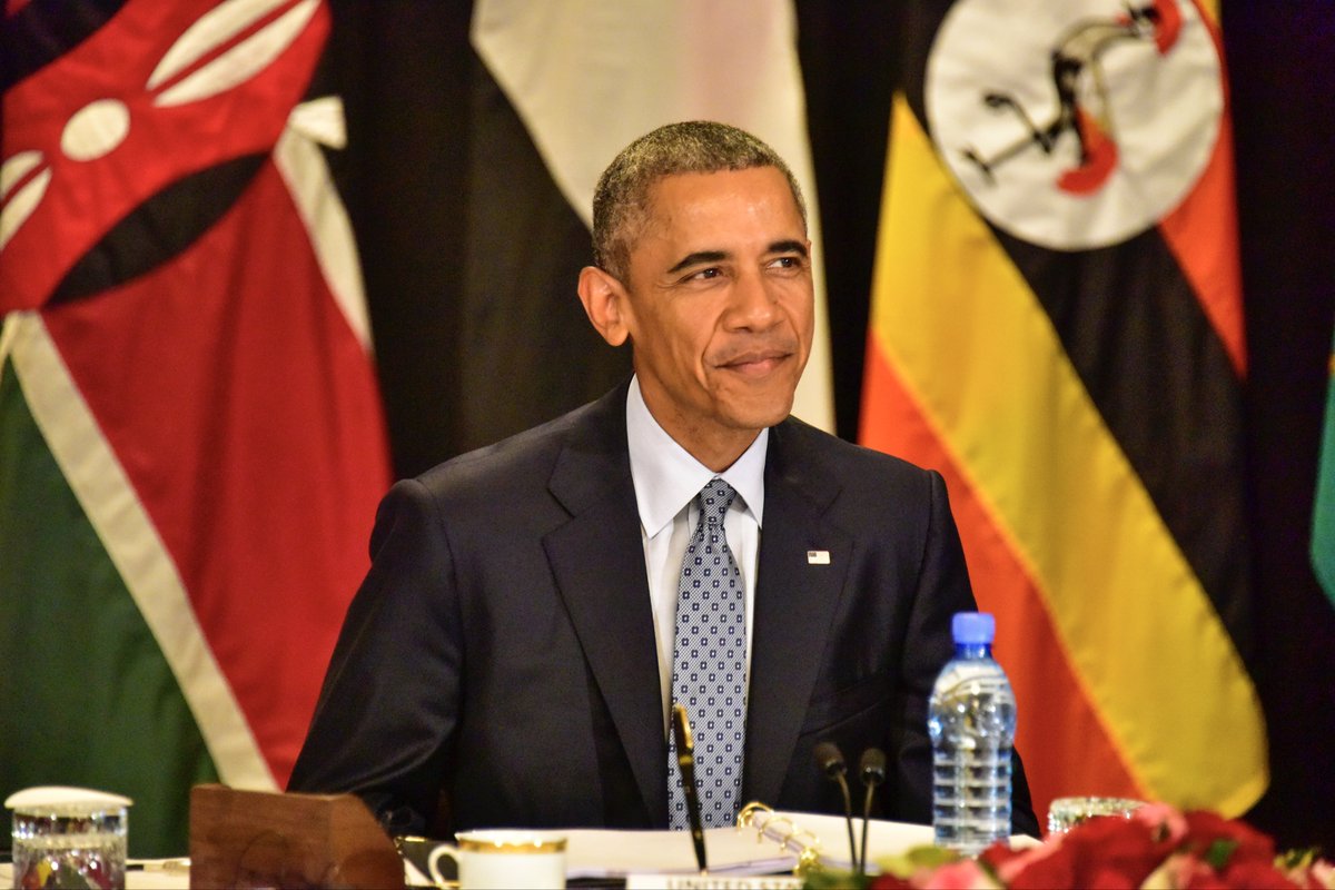 AbuMwesigwa's tweet photo. Experiencing the moment is good but it is equally important to take a picture! Photographs become precious as they grow old. It’s like a time machine to rewind myself to live into that moment. Just by looking at the picture takes me back to that place.
📸Obama in Addis 2015
#Tips https://t.co/Zo0f5qOrgM