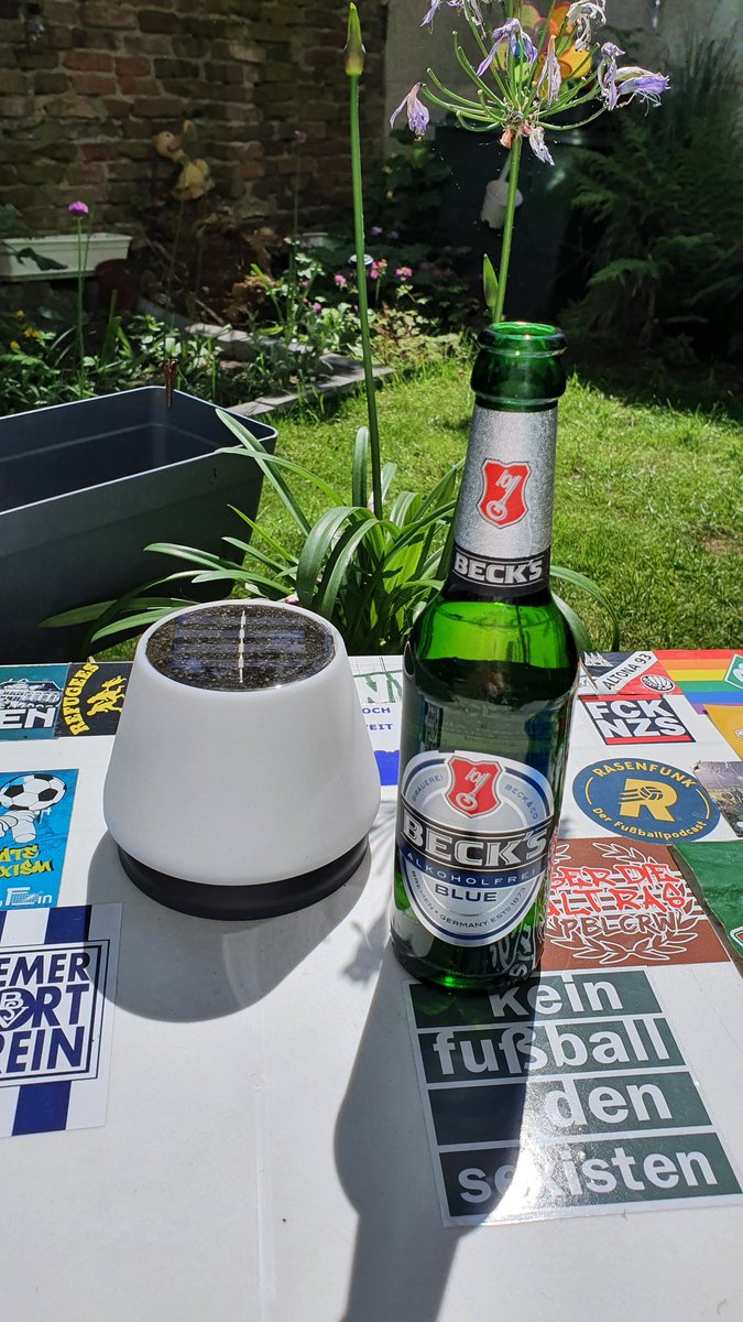 puschi22's tweet photo. Schnell die Blase mit einem #Gartenbier präparieren, dann geht's auch schon los. #Werder #svwssv https://t.co/UGDWzuTMRT