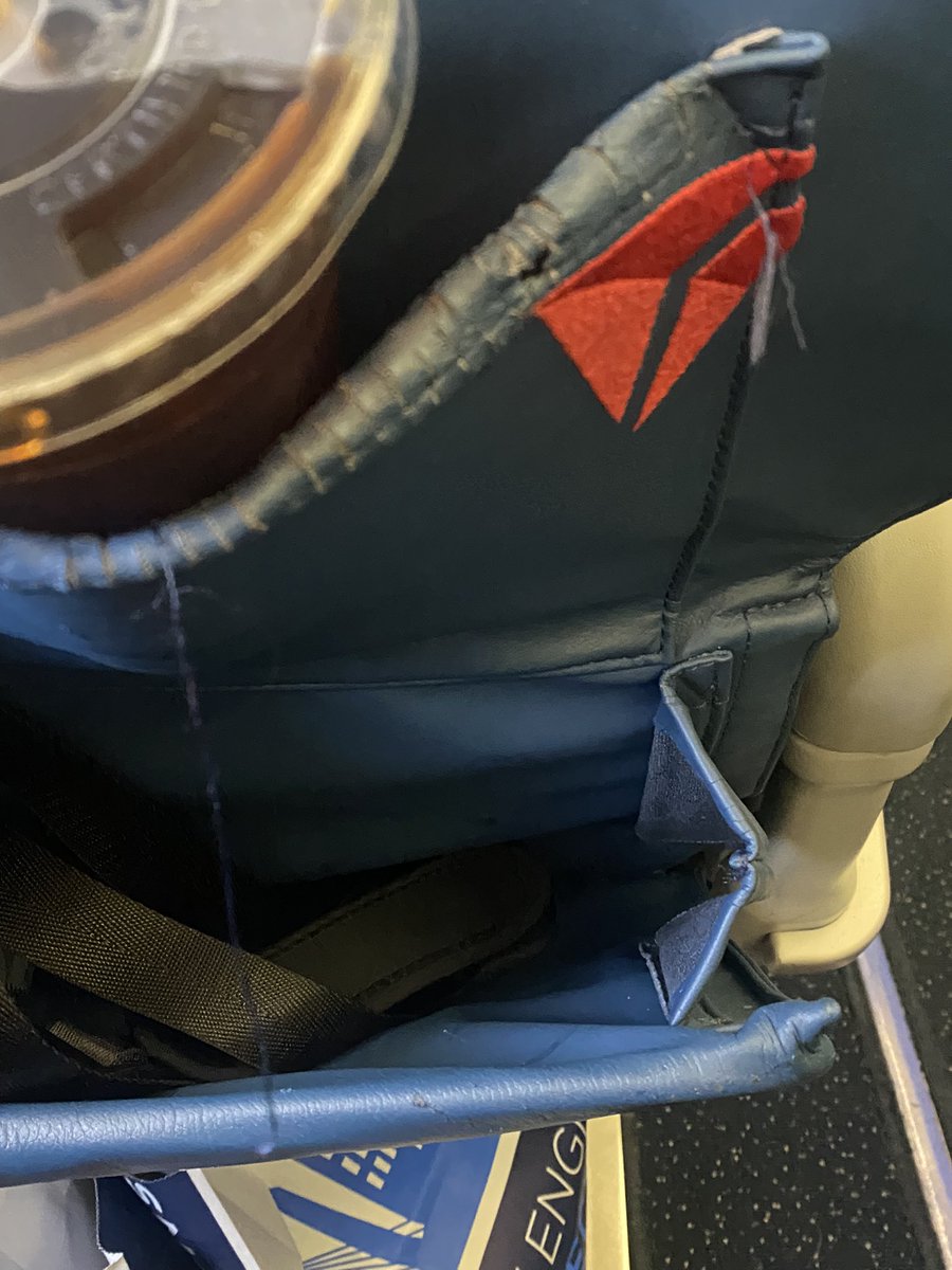 uniquelymine's tweet photo. This is @Delta idea of first class … the tray table is broke and the plane is disgustingly filthy … what am I paying for? https://t.co/4Durs5Wc1Z