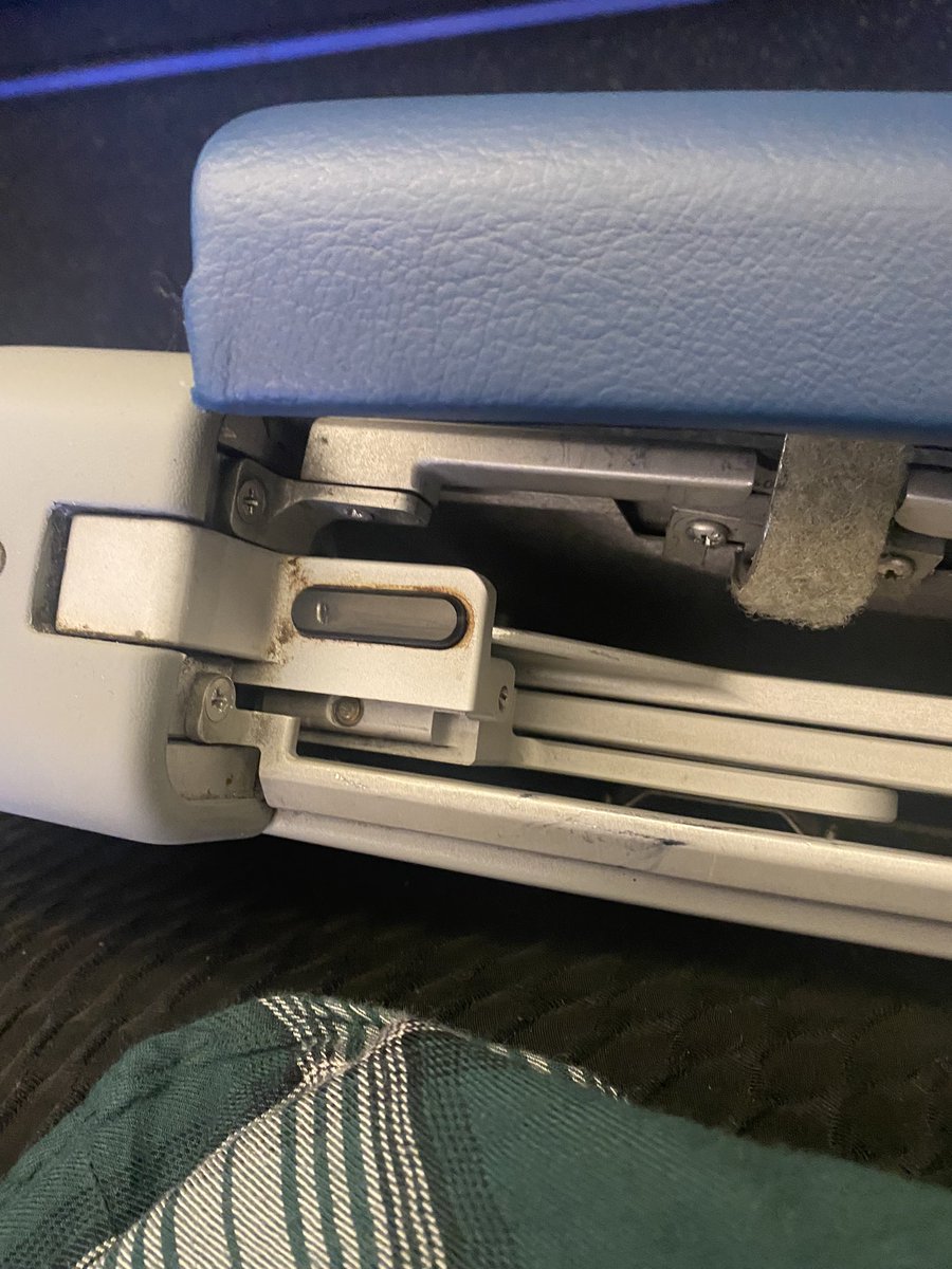 uniquelymine's tweet photo. This is @Delta idea of first class … the tray table is broke and the plane is disgustingly filthy … what am I paying for? https://t.co/4Durs5Wc1Z