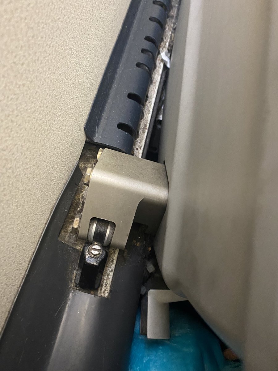 uniquelymine's tweet photo. This is @Delta idea of first class … the tray table is broke and the plane is disgustingly filthy … what am I paying for? https://t.co/4Durs5Wc1Z