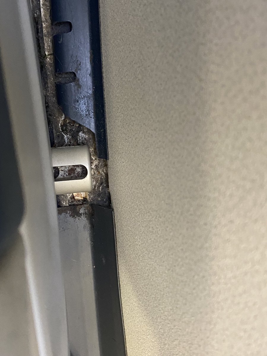 uniquelymine's tweet photo. This is @Delta idea of first class … the tray table is broke and the plane is disgustingly filthy … what am I paying for? https://t.co/4Durs5Wc1Z