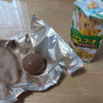 10年前に流行ったコアラのマーチで巨大チョコ玉を作った画像がまた話題になってる