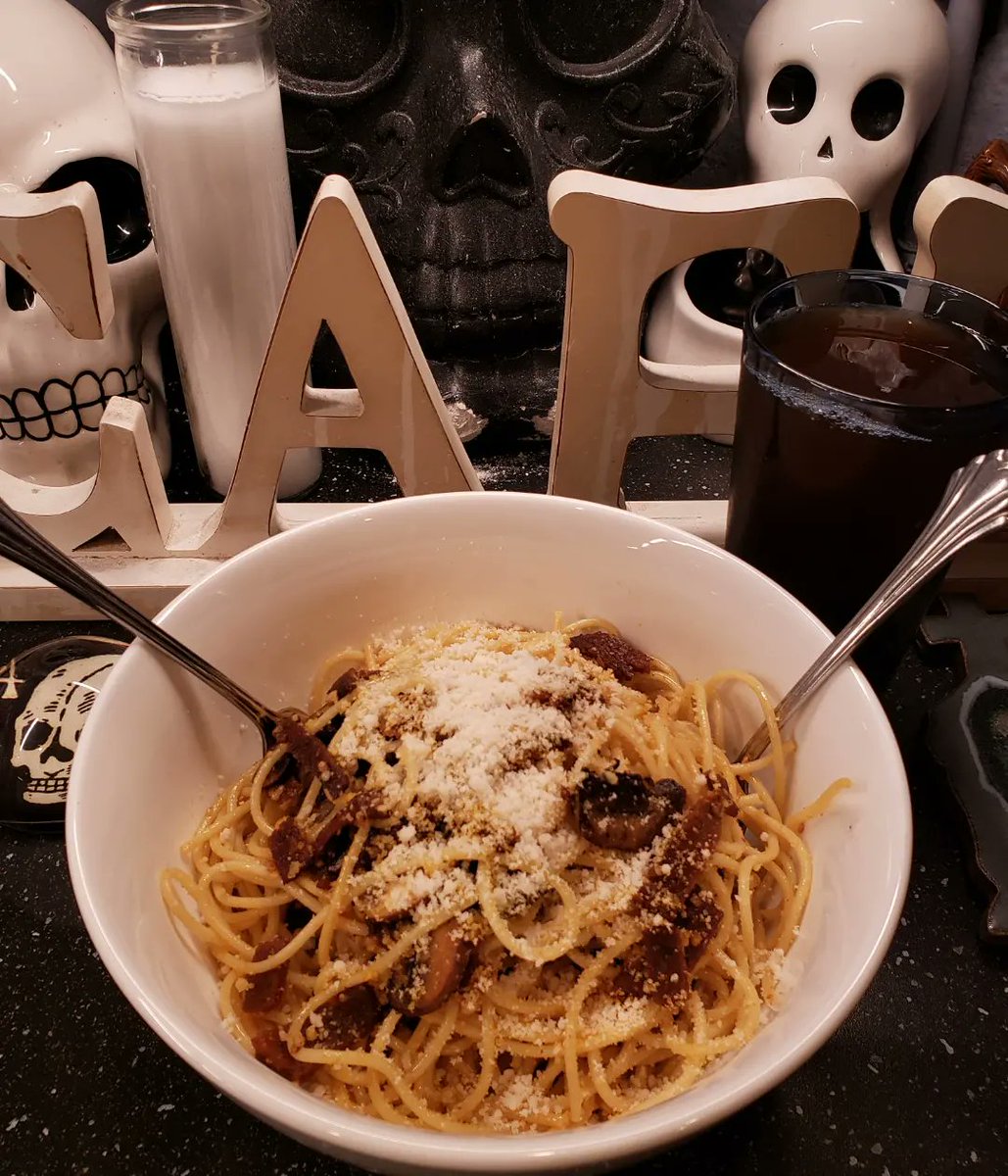 YourLegacyProj1's tweet photo. Tonight is the final night for our #DemystifyingDeathWeek a #DinnerDateWithDeath we're wrapping things up with our fav #ComfortFoods &amp; recipes.  
Thanks to our fiscal sponsor, #FreedomOverground for providing the zoom space, alumni of @goinggracefully who've joined us along with https://t.co/IXVO4co6I2