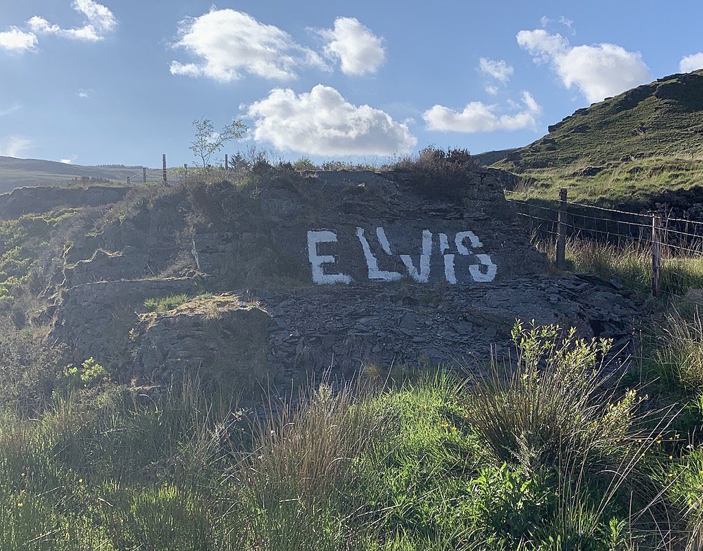 ChicagoTafia's tweet photo. Penblwydd Hapus Elvis Rock! 60 years old today. #ElvisRock #Elvis🏴󠁧󠁢󠁷󠁬󠁳󠁿

https://t.co/IaiakoHHVr https://t.co/cS47deJvrG