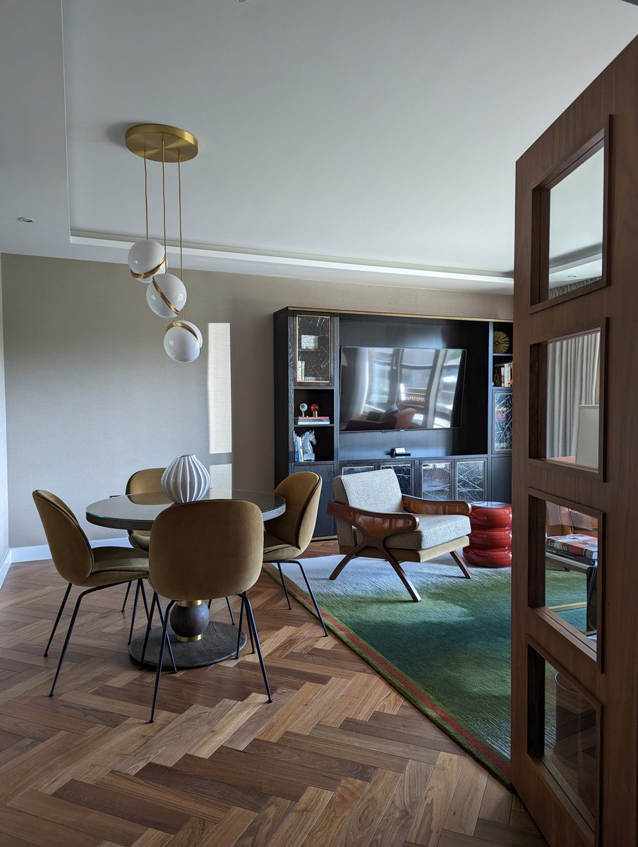 I have a bit of a flooring obsession at the moment! The beautiful flooring at the Cheval Gloucester Park!

#London #interiors #interiordesign #pattern #Textile #textiles #flooring #interiors #interiordesign #design #luxury #luxuryapartment #geometric