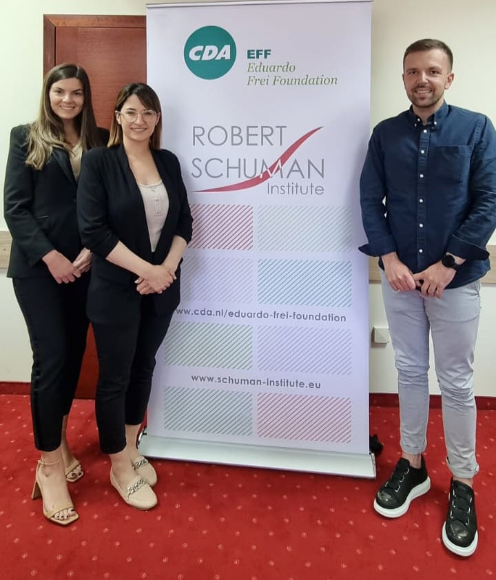 📍PREPARING FOR PARLIAMENTARY ELECTIONS: BUILD A STRONG CANDIDATE PROFILE 📽📝

"Political branding, campaigning and communication" naziv je 1️⃣. modula održanog u Brčkom u organizaciji <a href="/i_robertschuman/">Institut R. Schuman</a> &amp; Hanns-Seidel-Stiftung.