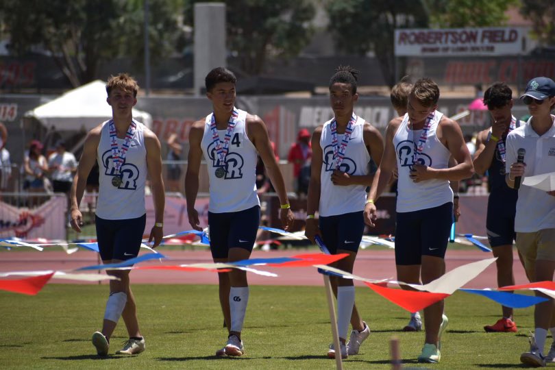 Marcus12Wright's tweet photo. 4x2 state champs and new 5A record (1:27:73)🥇 @devinrice04 @_RRHSathletics @JamesDYodice @_NMAA https://t.co/6l5PflM9sF