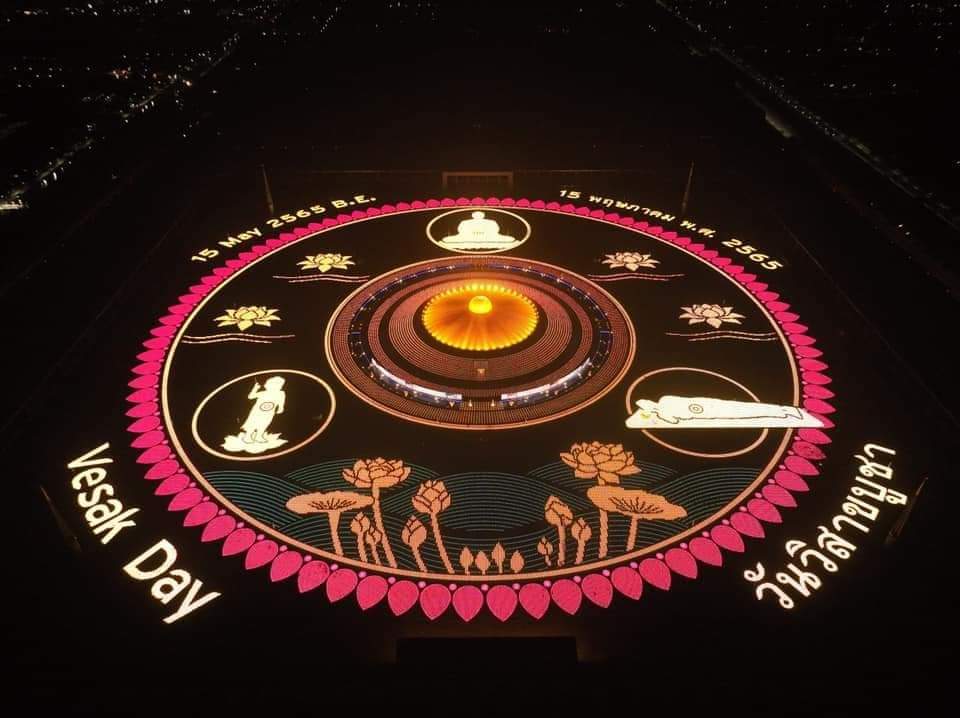 Winich8's tweet image. จุดประทีป LED 210,000 ดวง
ตามระลึกถึงพระสัมมาสัมพุทธเจ้า
เนื่องในวันสำคัญสากลของโลก

#วันวิสาขบูชา
#วันประสูติ
#วันตรัสรู้
#วันปรินิพพาน
#Visakha
#อนุโมทนาบุญร่วมกันนะครับ