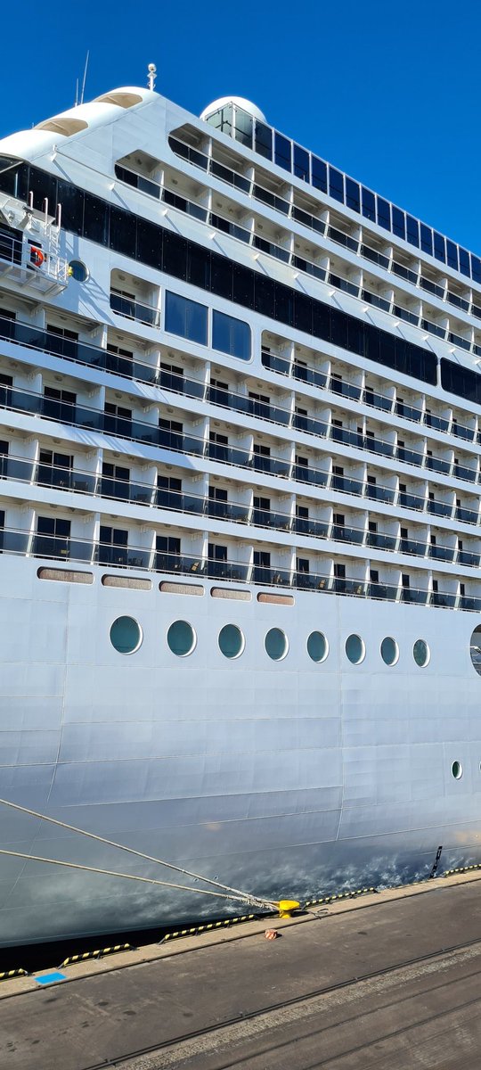 gogdynia's tweet photo. MSC POESIA otwiera sezon wycieczkowców w Gdyni 😃🚢
#gogdynia #wycieczkowiec #nabrzeże #mscpoesia #msccruiser #cruise #cruiser #sezon #maj #wiosna #trojmiasto #gdynia #weekend https://t.co/nRSPSYb28R