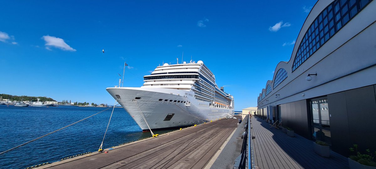 gogdynia's tweet photo. MSC POESIA otwiera sezon wycieczkowców w Gdyni 😃🚢
#gogdynia #wycieczkowiec #nabrzeże #mscpoesia #msccruiser #cruise #cruiser #sezon #maj #wiosna #trojmiasto #gdynia #weekend https://t.co/nRSPSYb28R