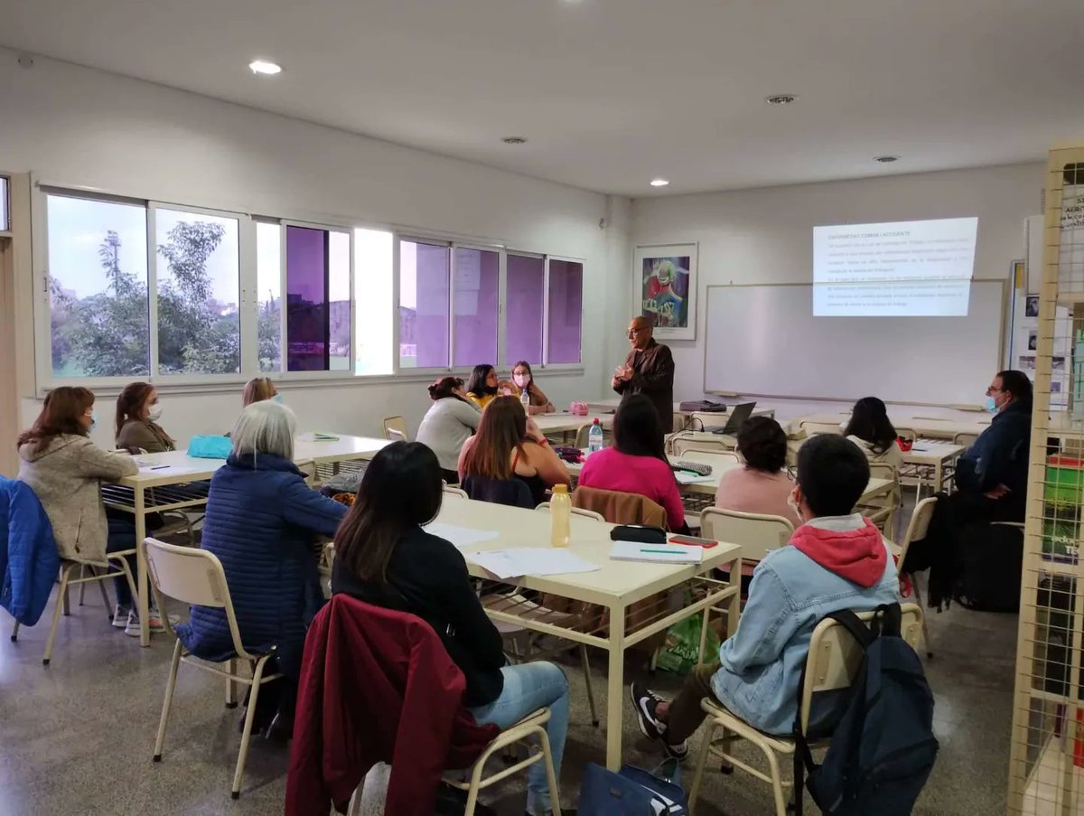 abc_cordoba's tweet photo. 📌[Talleres - Presencial]👉🏽El pasado viernes 13 de mayo, en la Biblioteca IES Simón Bolívar, se realizaron dos talleres de capacitación con la presencia del Capacitador: Lic. Rubén Giaconi📚📖🇦🇷
#capacitaciones #bibliotecasseguras #abibcor #bibliotecarios https://t.co/JkUmHA12Gd