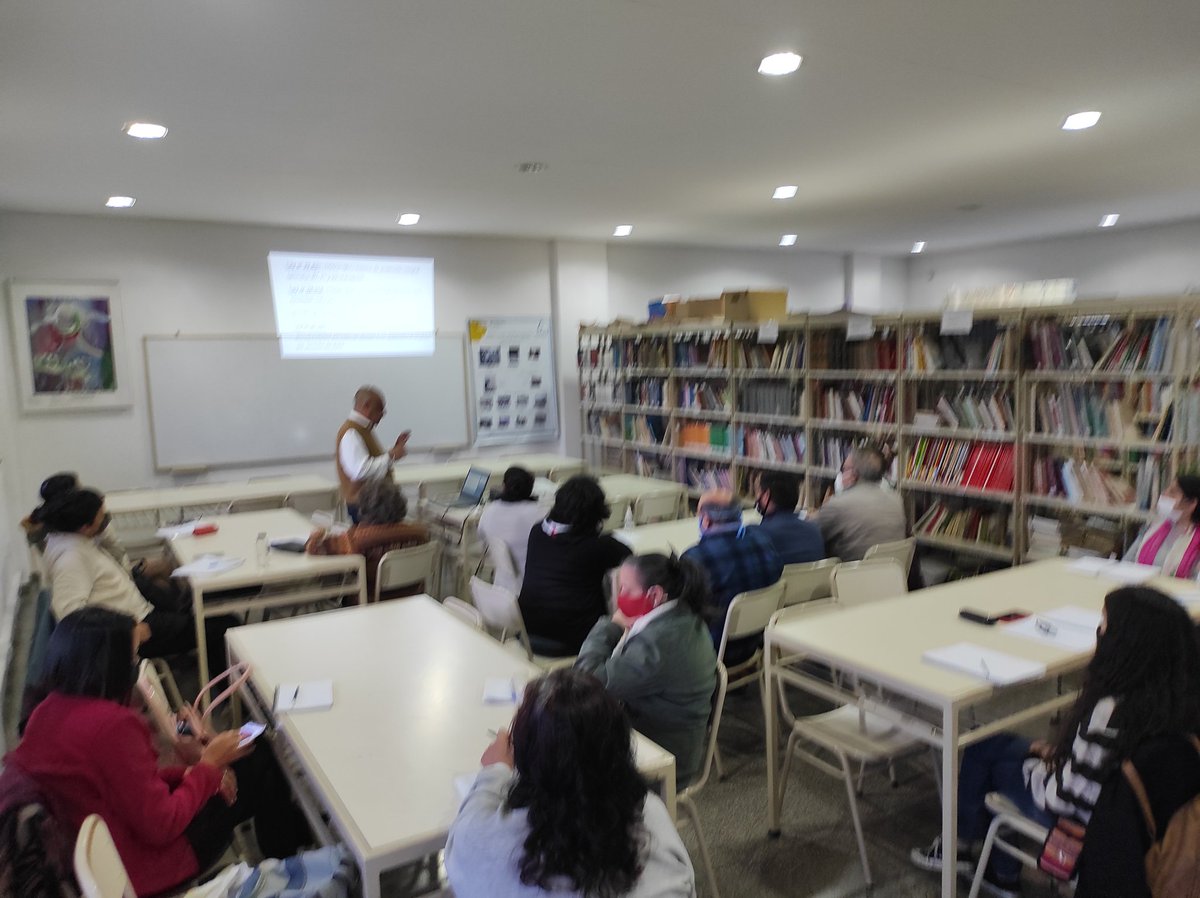 abc_cordoba's tweet photo. 📌[Talleres - Presencial]👉🏽El pasado viernes 13 de mayo, en la Biblioteca IES Simón Bolívar, se realizaron dos talleres de capacitación con la presencia del Capacitador: Lic. Rubén Giaconi📚📖🇦🇷
#capacitaciones #bibliotecasseguras #abibcor #bibliotecarios https://t.co/JkUmHA12Gd
