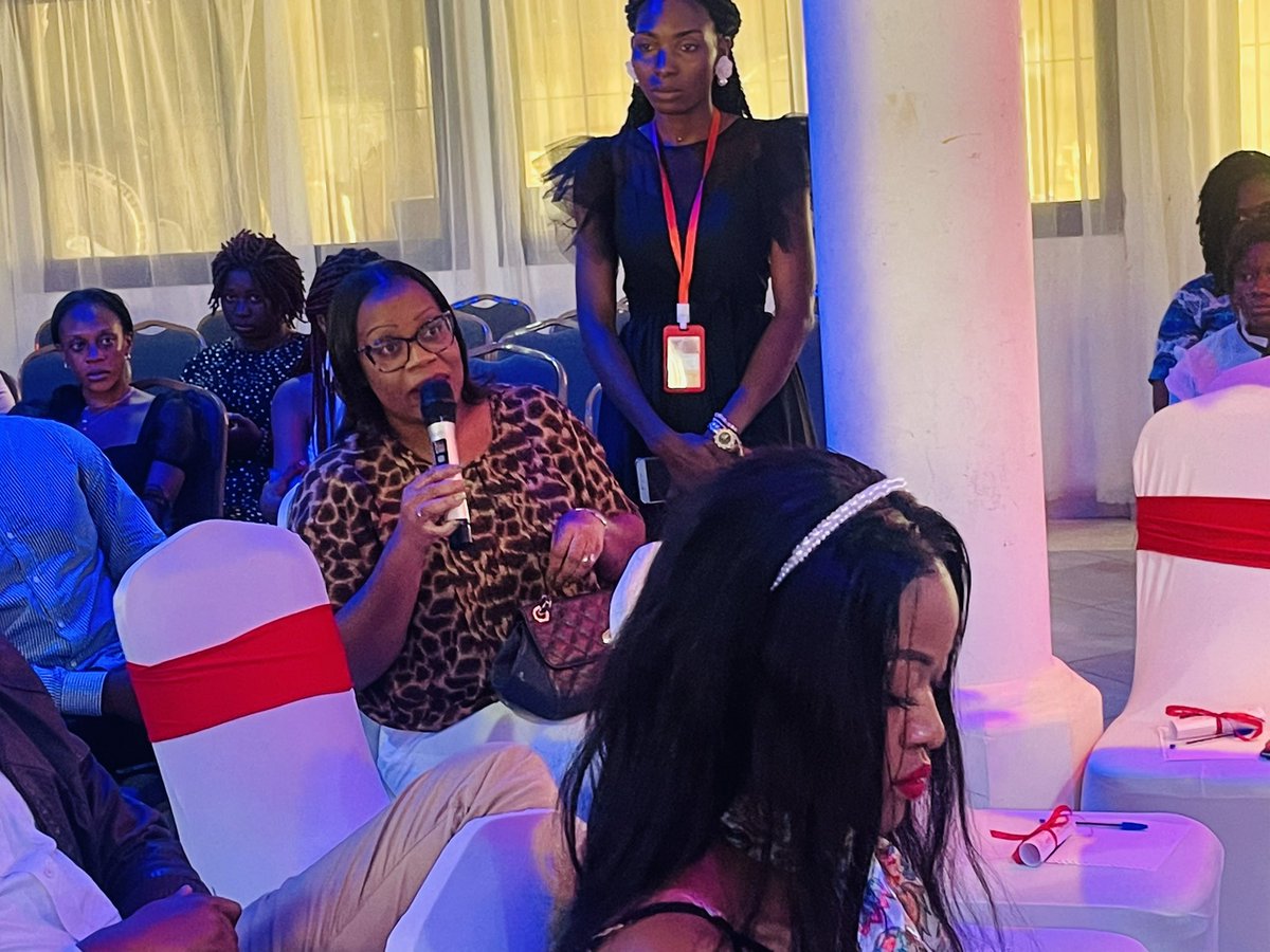 ActuEvent2Fifi's tweet photo. Parole au public
Le mariage n’est pas une fin en soi. Il faut qu’on dépasse les cliquets, les stéréotypes… Parce que la femme sage bâti sa maison, la femme insensée la détruit.
#PA_Events #ConferenceDebat #PressionsSociales https://t.co/yjnom1GrdR