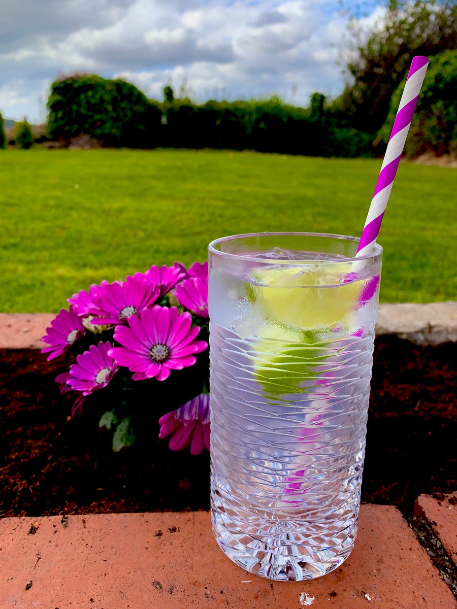 #DingleGin & tonic much needed after a cycling, car cleaning & gardening kind of day