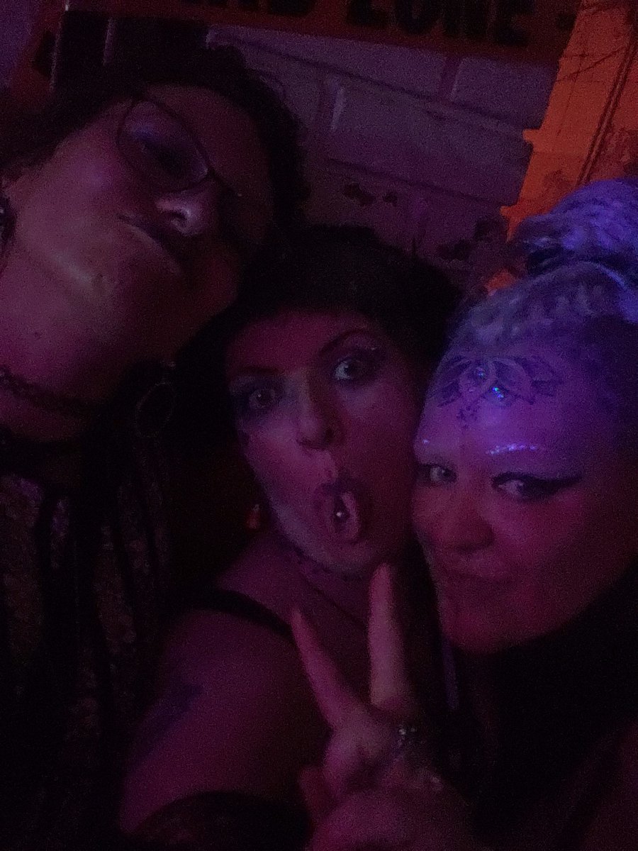 RayeQuinzel's tweet photo. #docmarten #stayyou #beweird #berude #StayAlive #glitter #facetattoo #Rave #dragshows #Pittsburgh https://t.co/JJtbKGRNtM